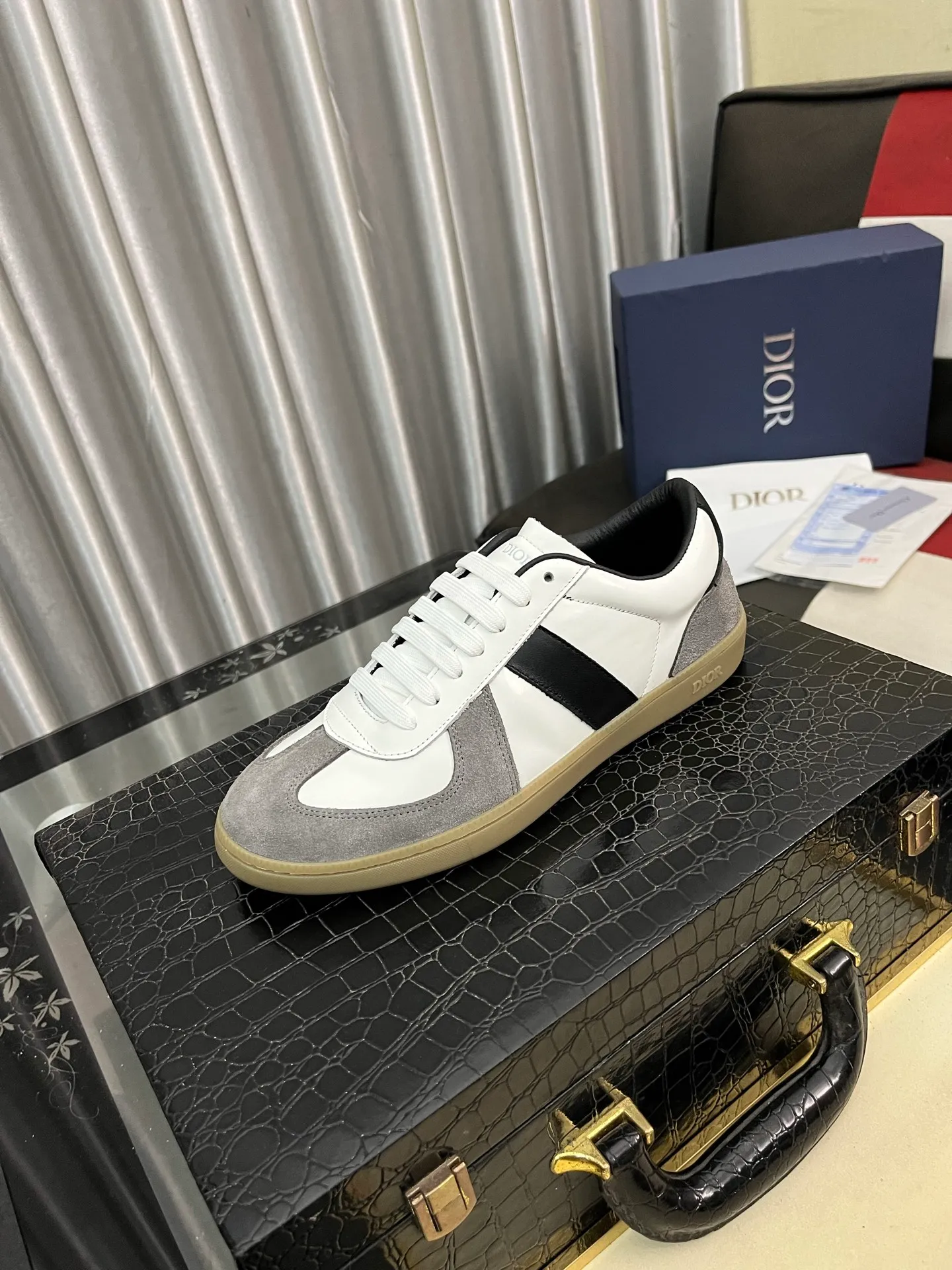 Men's shoes 💰400⌚️⌚️[Dior] Dior's new casual men's shoes are launched in Hong Kong counters. Official website 1:1 production. Original Italian materials. Designed by European and American masters. Perfect shape to create counter quality. Solid color rubber wear-resistant outsole and classic dazzling head! Super versatile and very comfortable. High-end without losing taste, fashionable and novel! ! Absolute focus! Code number: 38-444️⃣Colors available